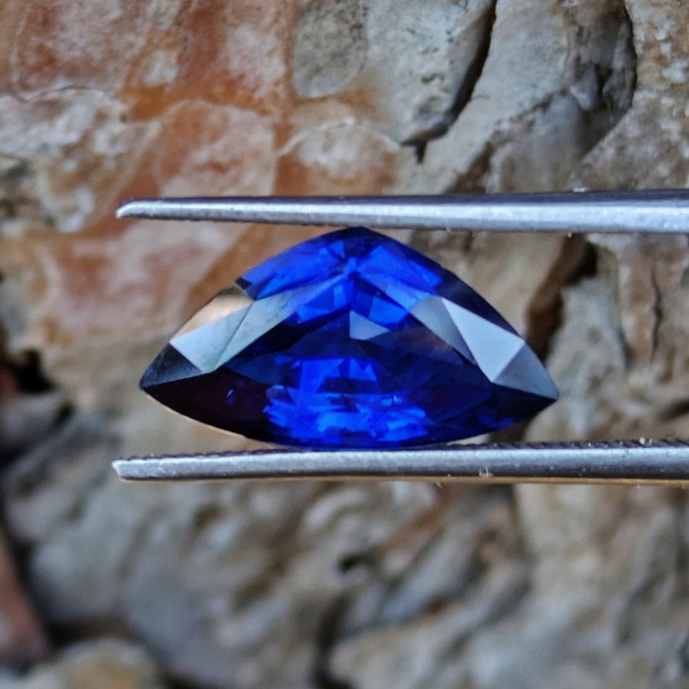 Dark Royal Blue Natural Sapphire – Thailand 2.94 Carats Litnon.com