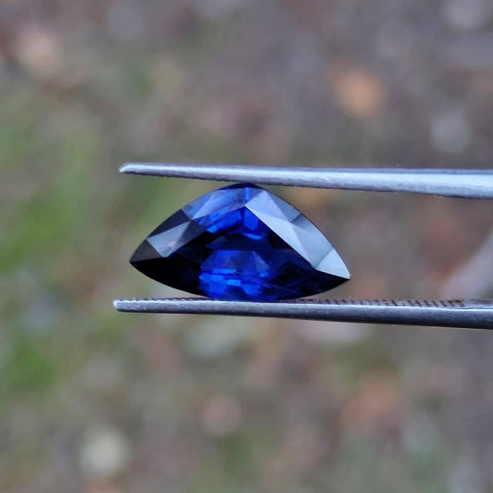 Dark Royal Blue Natural Sapphire – Thailand 2.94 Carats Litnon.com