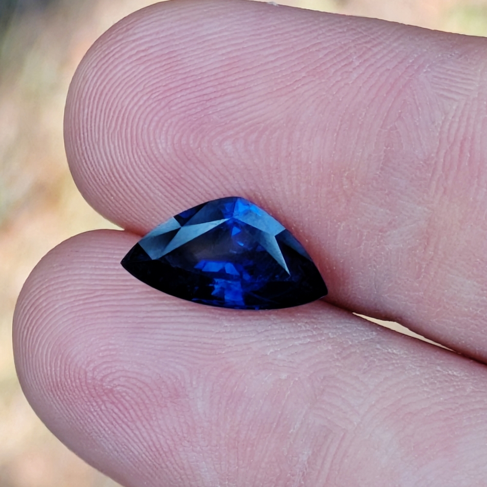 Dark Royal Blue Natural Sapphire – Thailand 2.94 Carats Litnon.com
