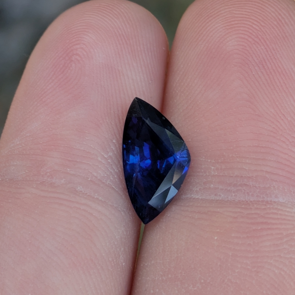 Dark Royal Blue Natural Sapphire – Thailand 2.94 Carats Litnon.com