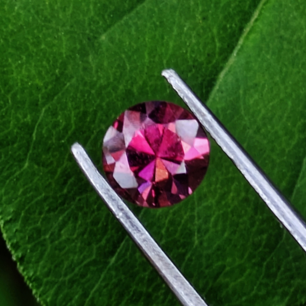 Quality Umbalite Garnet Tanzania 1.02 Carats Litnon.com