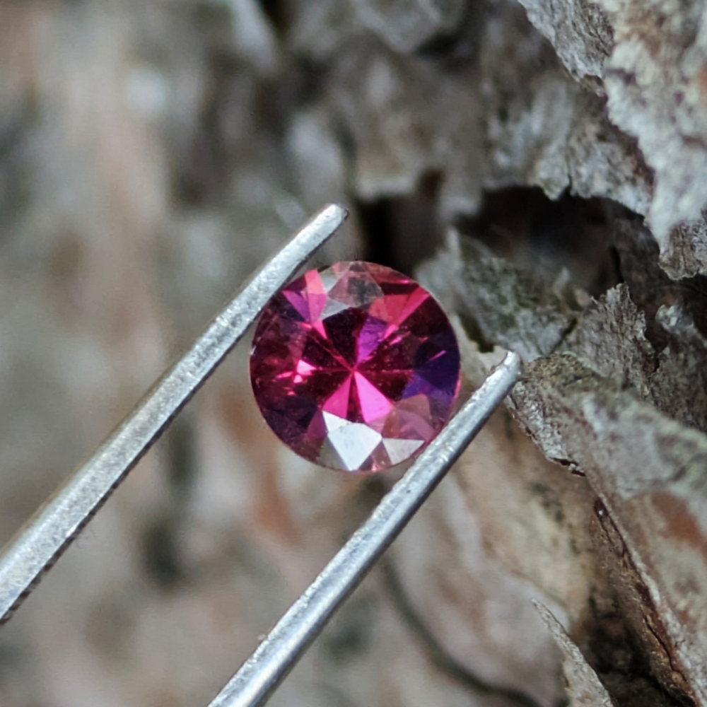 Quality Umbalite Garnet Tanzania 1.02 Carats Litnon.com
