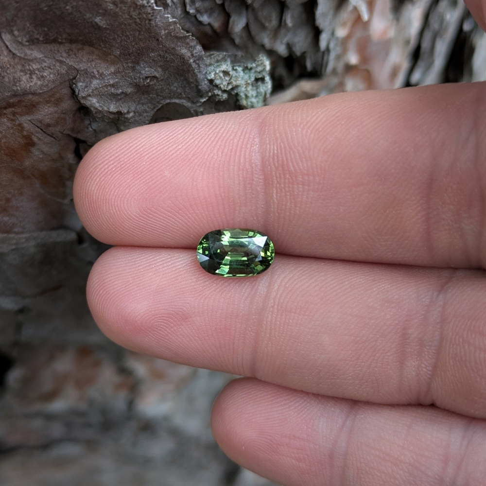Top Color natural Green Sapphire Thailand 2.21 Carats Litnon.com