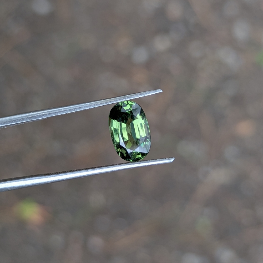 Top Color natural Green Sapphire Thailand 2.21 Carats Litnon.com