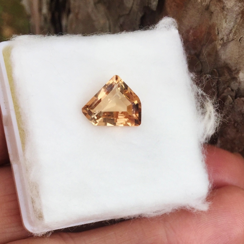  Rare Golden Precious Topaz Russia 4.51 Carats Litnon.com