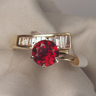 Beautiful Rhodolite Garnet Diamond 18 kt Ring  Litnon.com