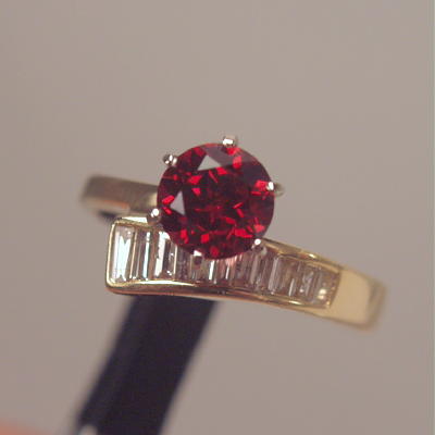 Beautiful Rhodolite Garnet Diamond 18 kt Ring  Litnon.com