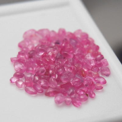 Sweet Pink Sapphire Melee Facet Rough 20.46 ct  Litnon.com