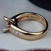 Quality Diamonds Estate 14 kt Diamond Ring 