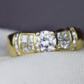 Quality Diamonds F-G Color 18 kt Diamond Ring 