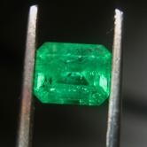 Bright and Nice Color Untreated Colombian Emerald 
