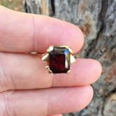 Vintage Dark Red Burmese Spinel 14 kt Ring 6.2 carats GL